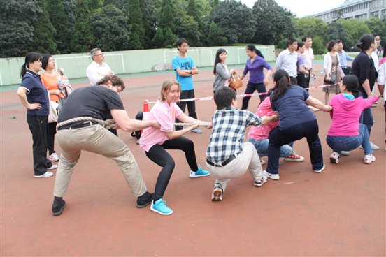 说明: F:\裸体直播视频\201305教职工拔河赛\IMG_8354.JPG